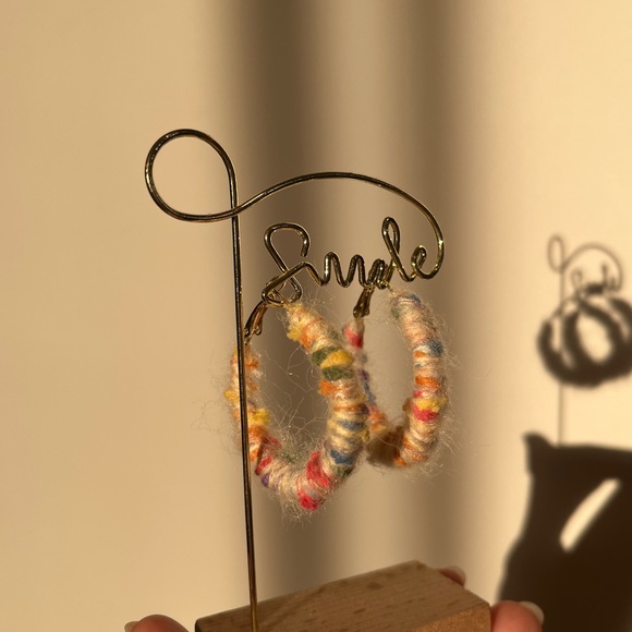 Colorful knit earring hoop - Picture 3 of 5